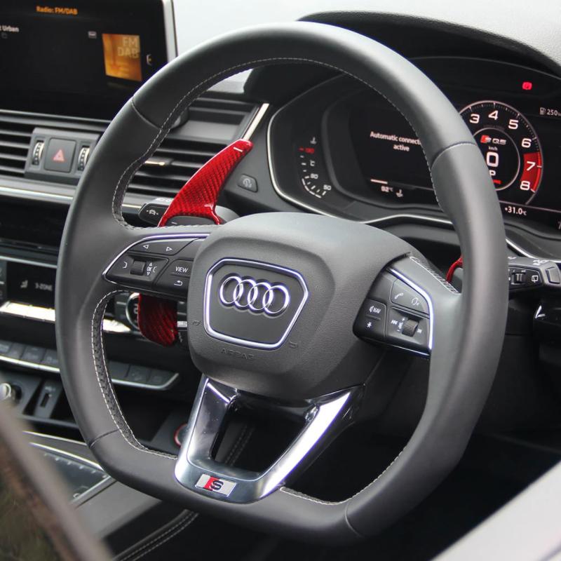 Estensione del cambio al volante in fibra di carbonio rossa per i modelli A3, A4L, A5, Q7, TT, TTS, S4, Q2, S3 e SQ