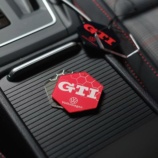 Pinalloy Golf R vs. Golf GTI