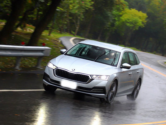 Full Review - SKODA Octavia Combi 2.0 TSI 4x4